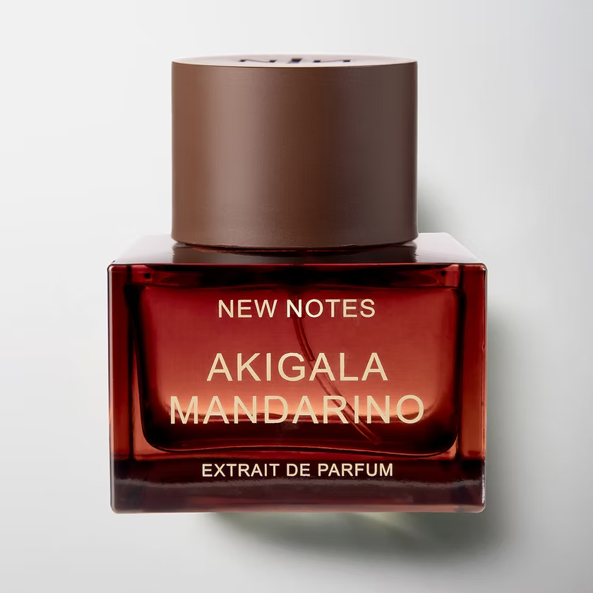 Flacon 50 ml d'Akigala Mandarino, extrait de parfum fruité boisé à la mandarine de New Notes, parfumerie Rivora à Nancy